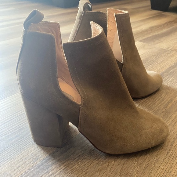 Steve Madden Taupe boots - Picture 3 of 4